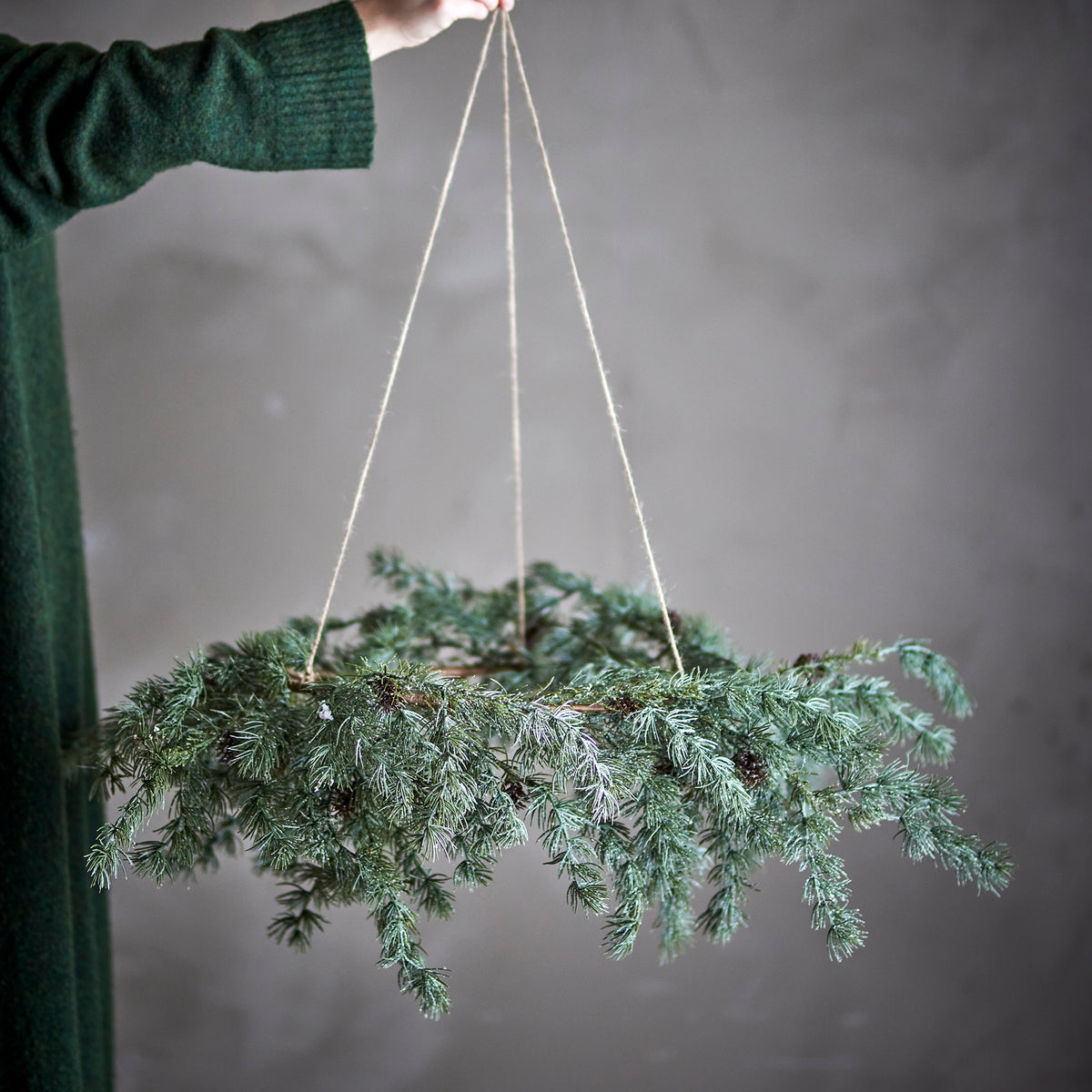 Hanging Cedar Wreath - Green