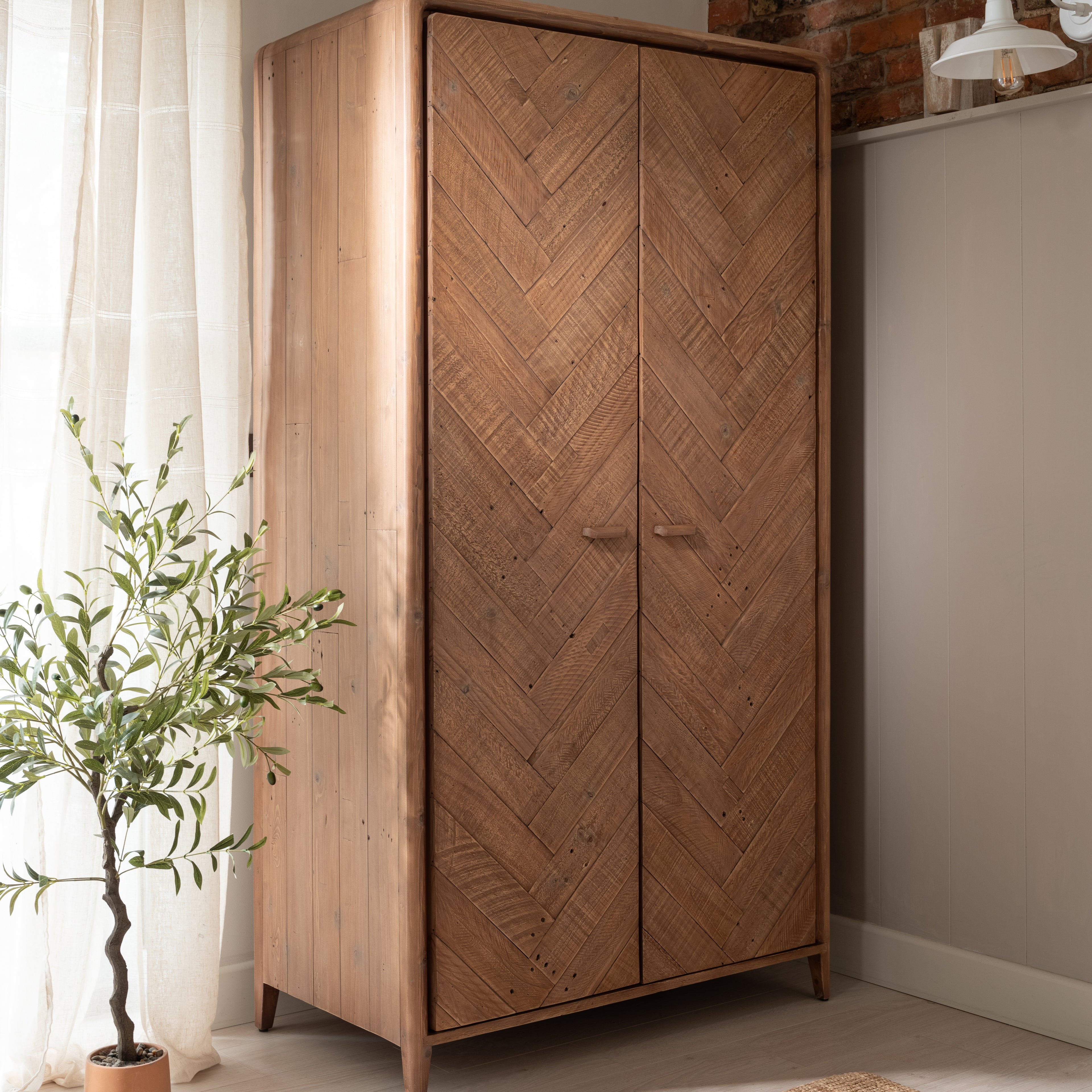 Jakarta - Double Wardrobe