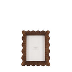 Showcase your cherished memories with this 7x5 wooden photo frame.