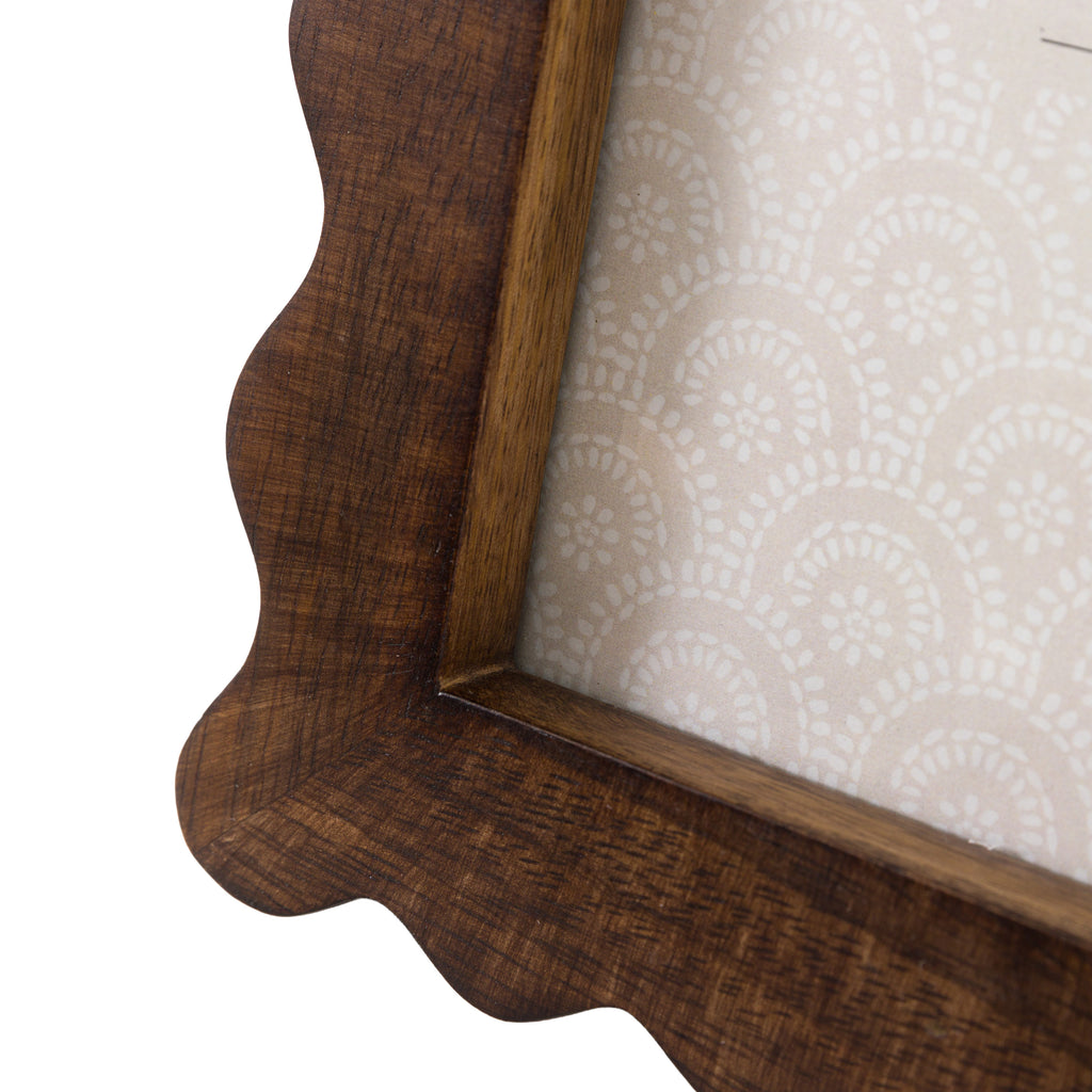7x5 wooden photo frame is perfect for displaying your favourite pictures