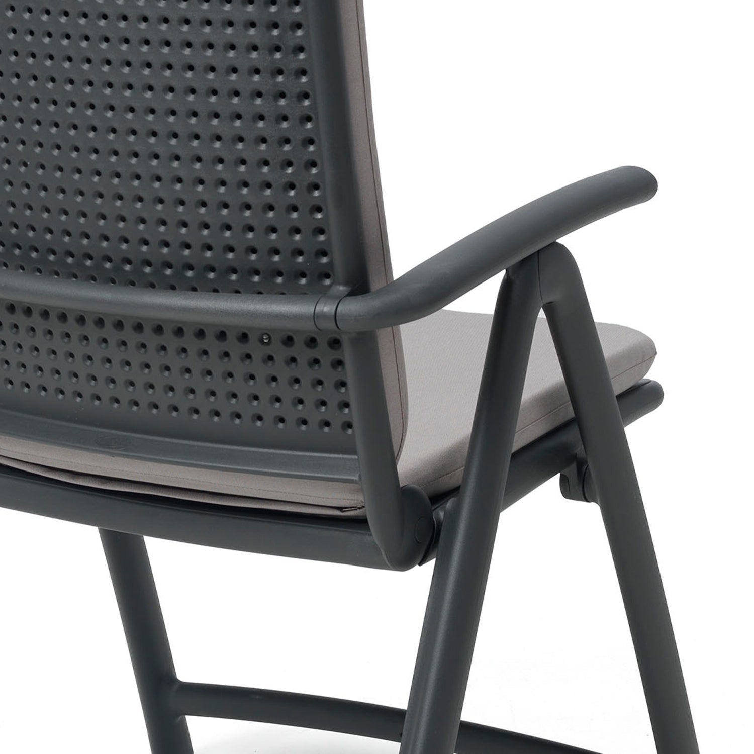 Shop the Darsena back and seat cushion, which makes the Darsena outdoor reclining chair even more comfortable.