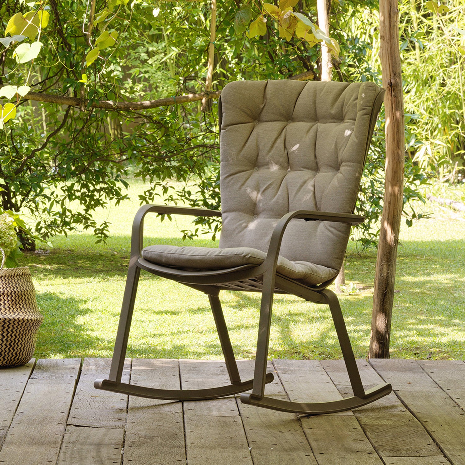 Reline with ease. The folio has a button under the arm rest for a smooth action. Shop the folio and accessories online at BF Home.