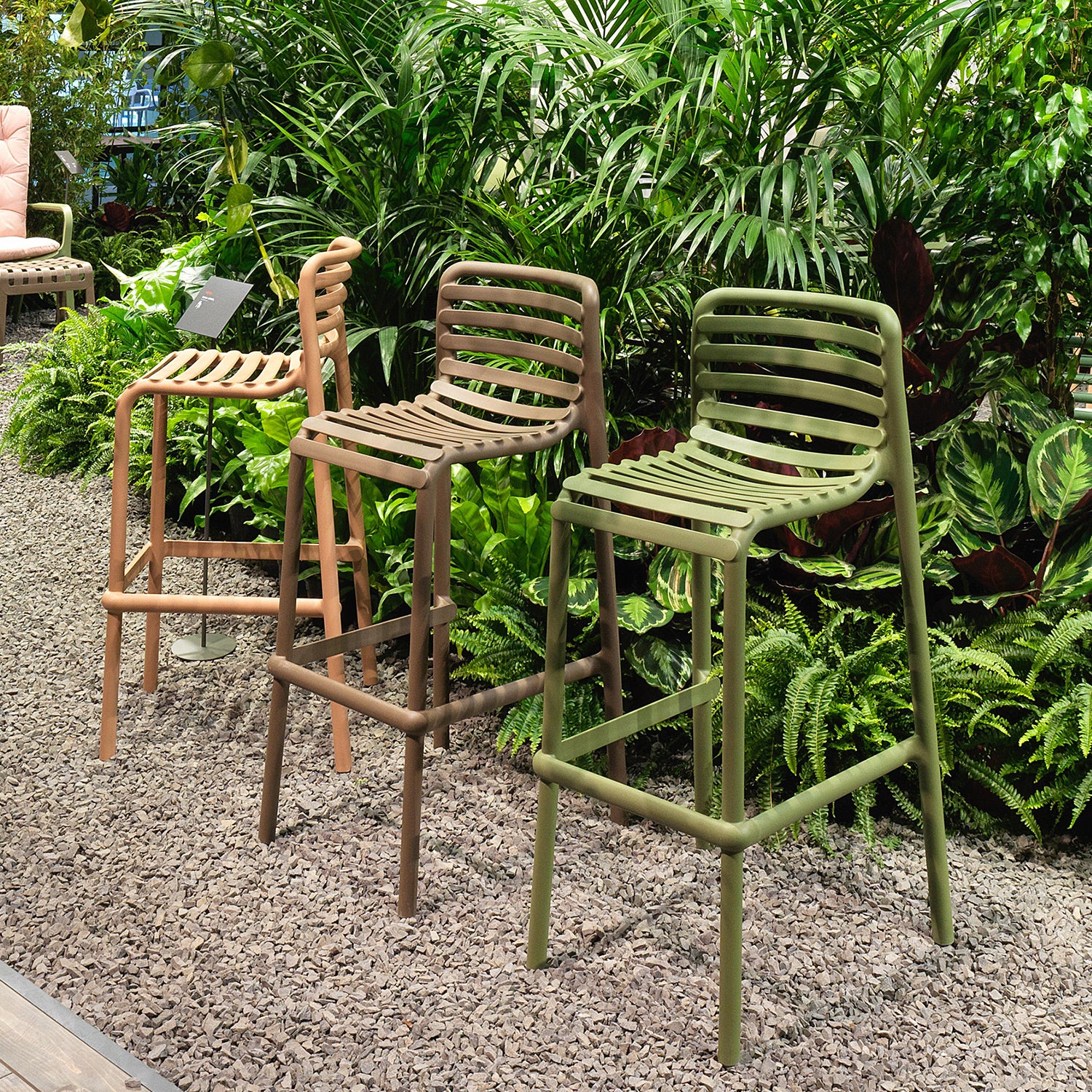 Cube 80 Bar Table Set By Nardi Outdoor With x6 Doga Barstools