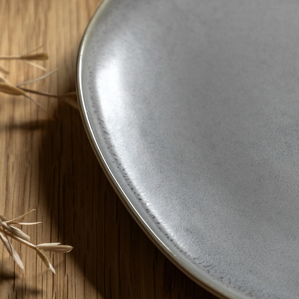Minimalist kitchens and stylish table settings.