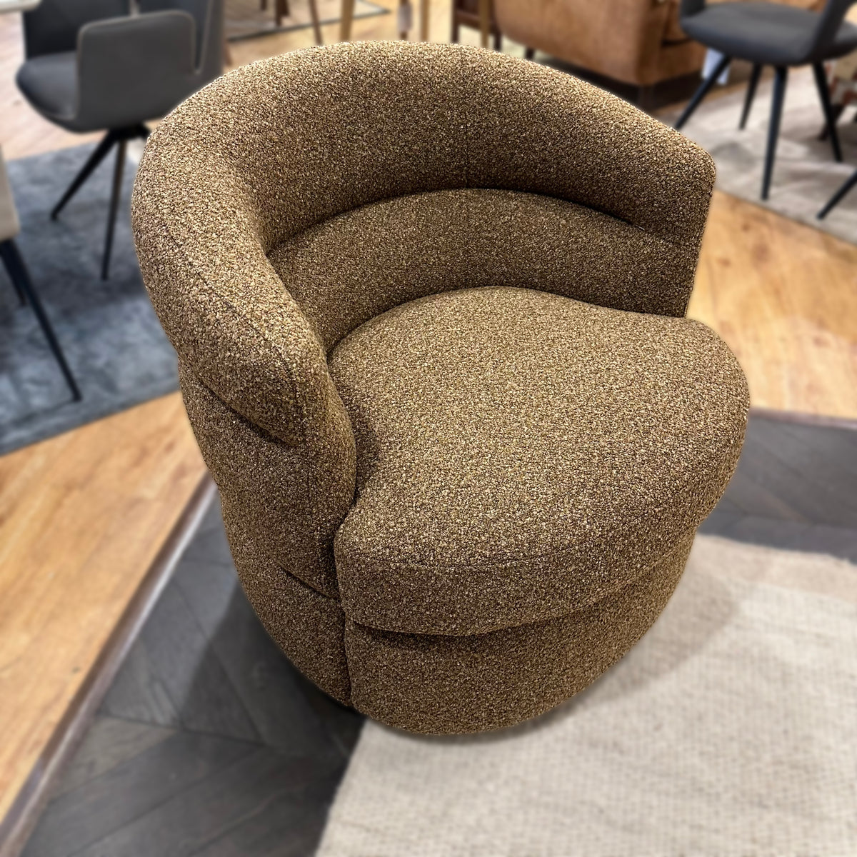 CLEARANCE - Willowbrook Swivel Accent Chair