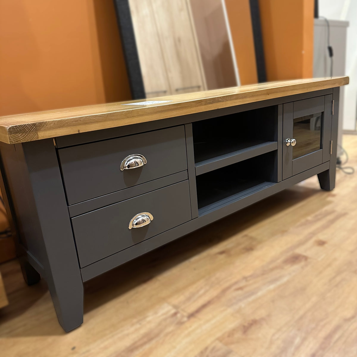 CLEARANCE - Lavenham TV Unit