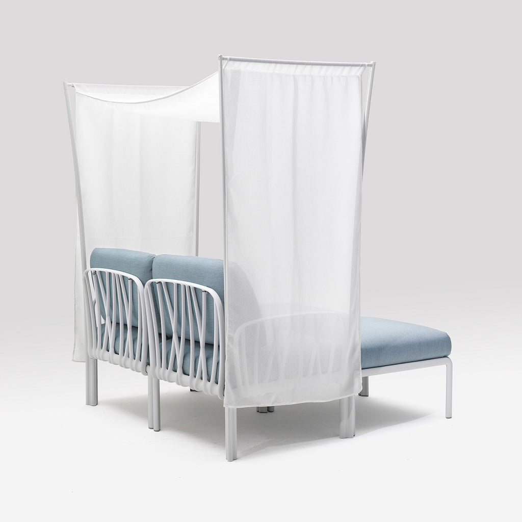 The Komodo Ombra will give you a certain amount of shade from the sun. Make sure you always behave responsibly, wear sunscreen outdoors and cover up.