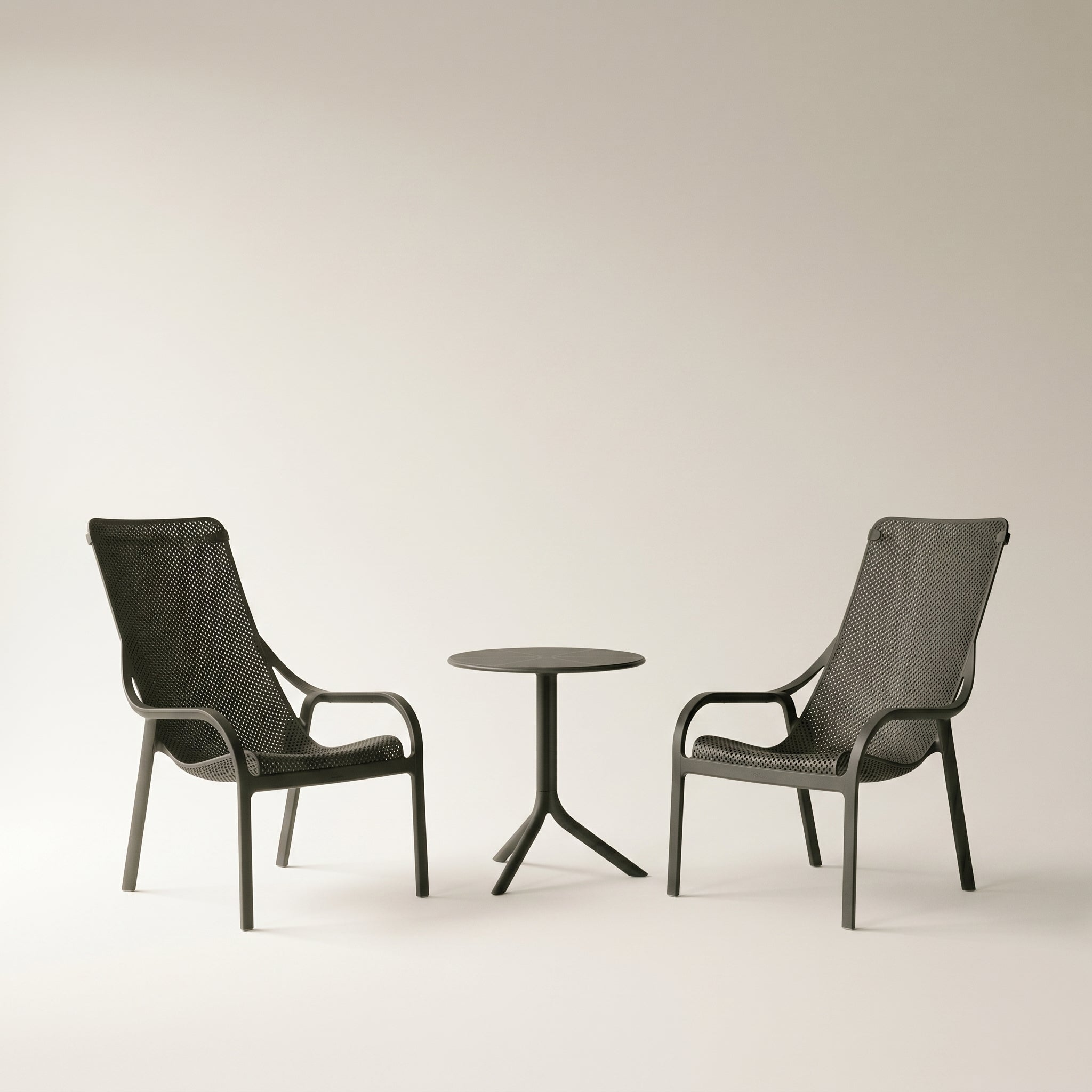 Garden Set - x2 Net Lounge Chairs & Spritz Garden Table By Nardi