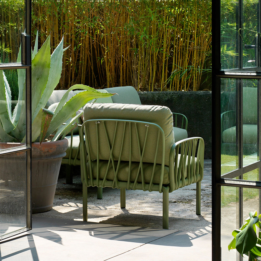 The Komodo 5 seating collection, designed for comfort and durability, proudly offered by an official UK stockist of Nardi Outdoor.