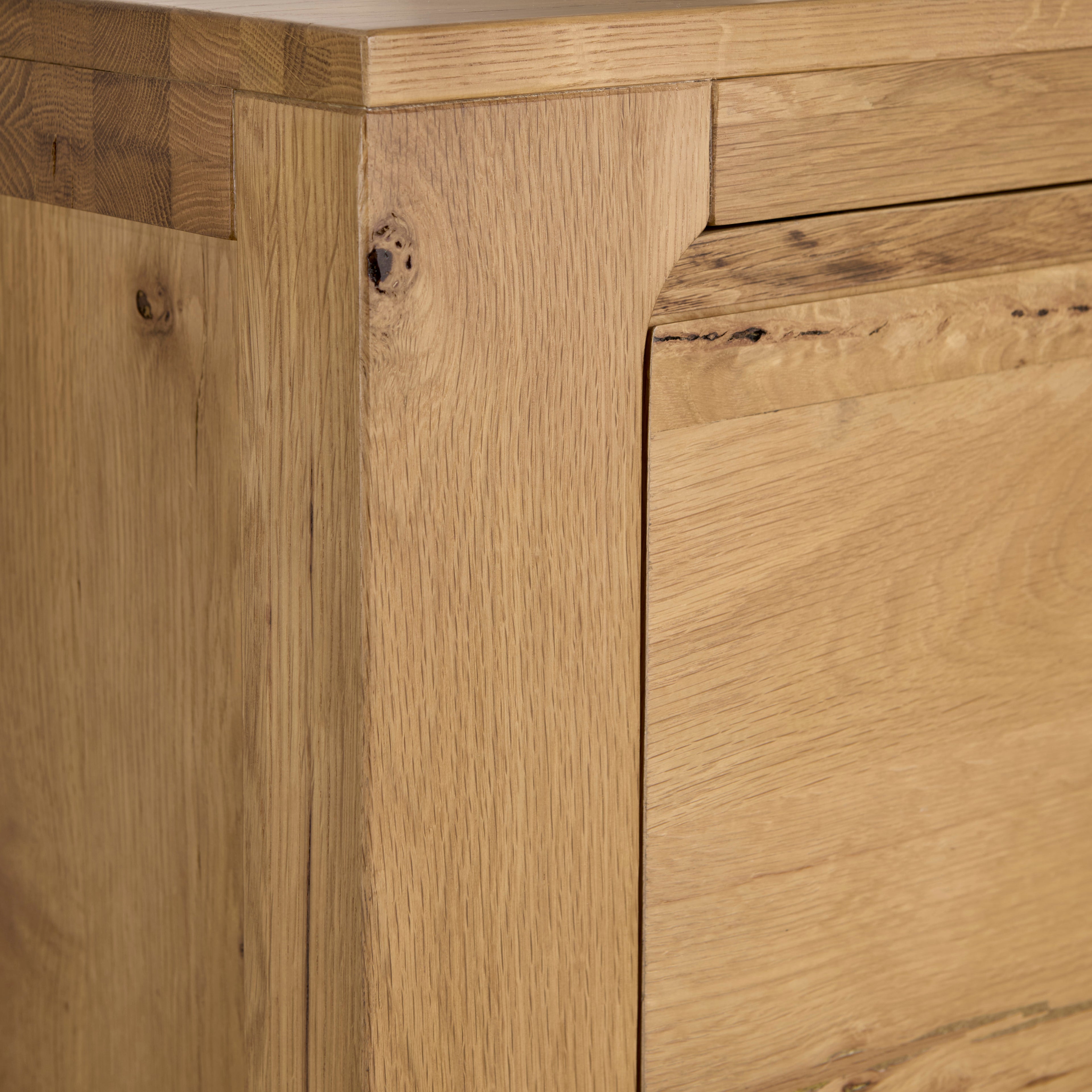 Smooth Line & Expertly Crafted West Hill Sideboard With Plenty Of Internal Storage QKS40