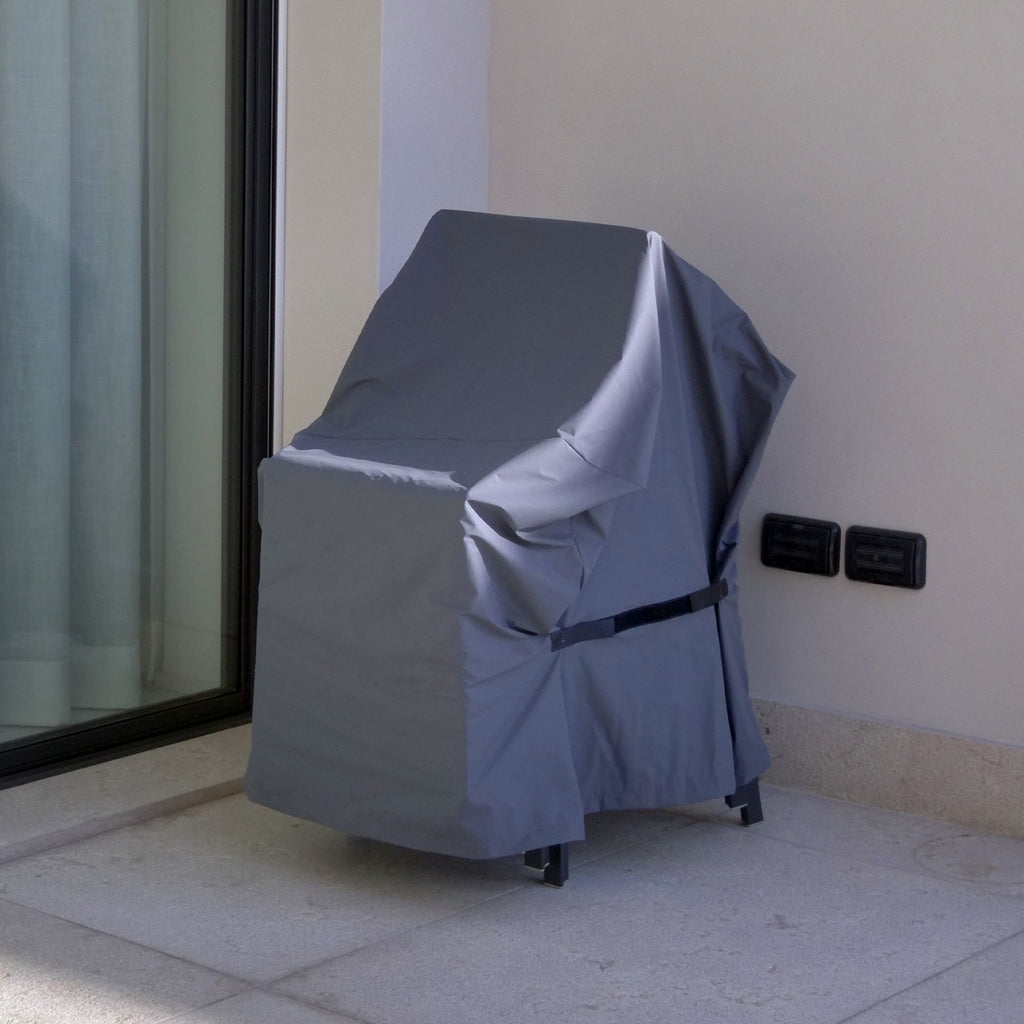 Stack and cover your Nardi Outdoor garden chairs easily with our small garden chair cover for the Winter.