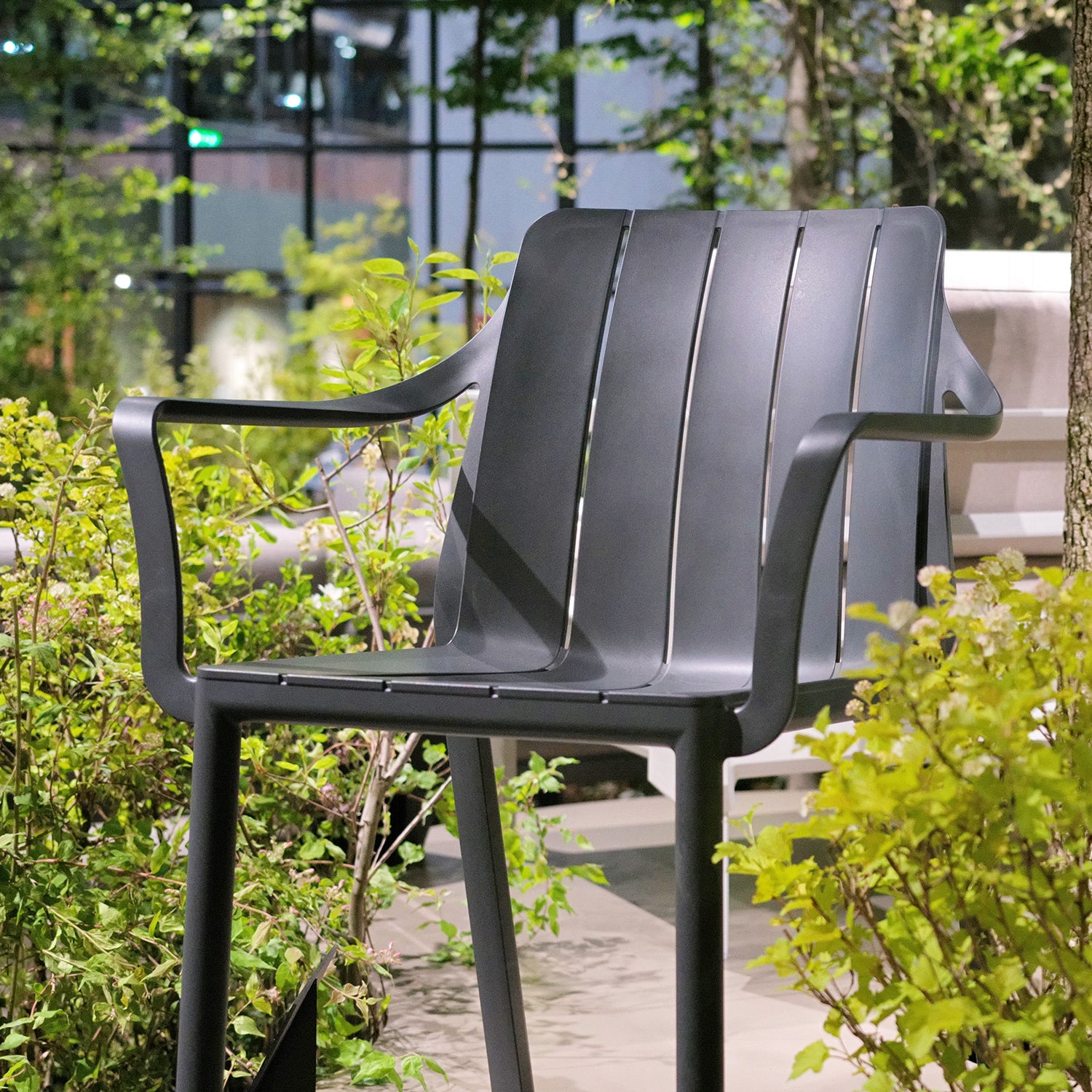 The Tiberina garden chair with flowing arms and smooth back contour - 40205.02.000