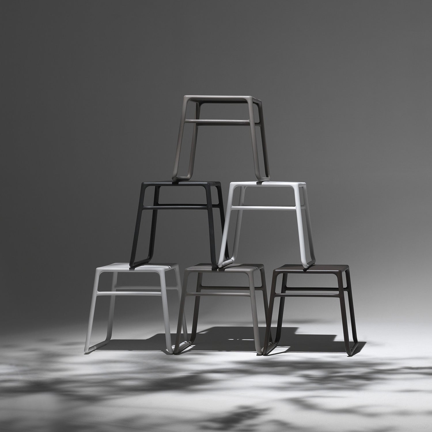 With its sleek design and playful charm, the Pop garden table is ready to bring a touch of joy to your outdoor gatherings.